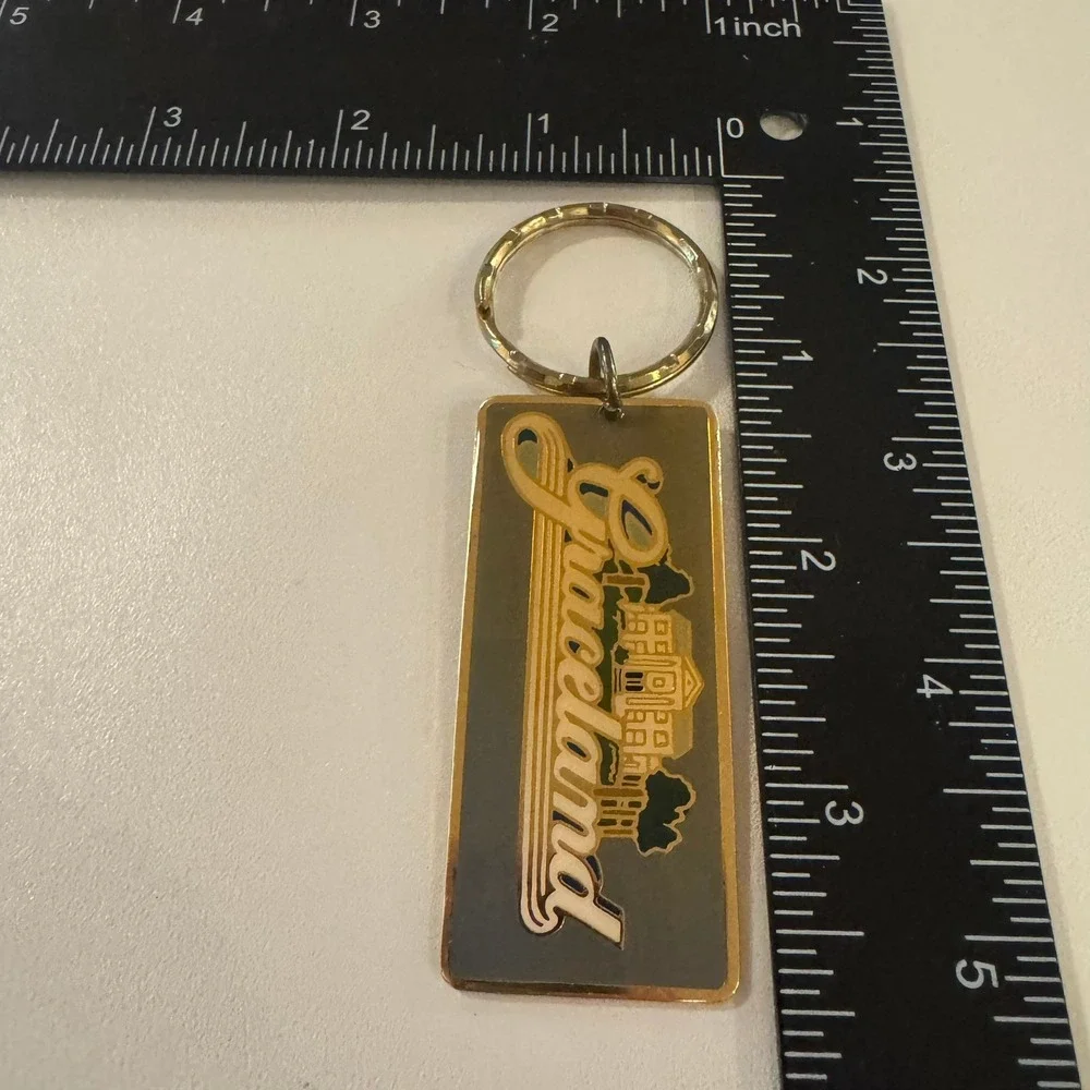 Vintage Graceland Keychain Elvis Presley‎ Memphis Souvenir Gold Tone Metal